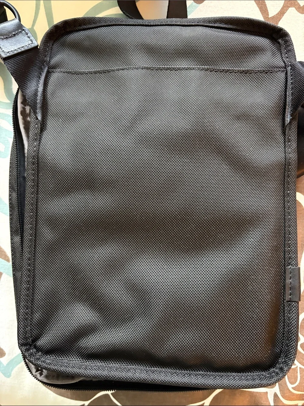 Tumi Black Compact Crossbody Messenger Bag for Men or Women